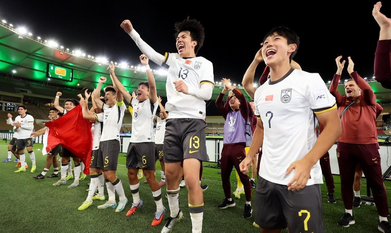 开云体育入口-一场3：0把董方卓打服，言论前后矛盾发生大反转，遭球迷疯狂吐槽