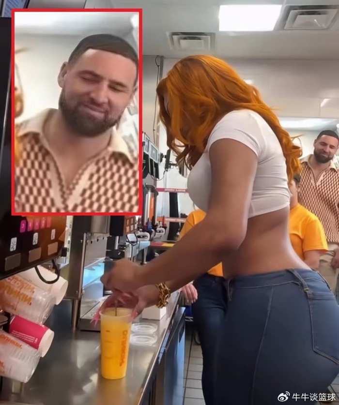 开云体育下载-真爱实锤，克莱一脸傲娇表情看向女友身材，眼神都快迷离了|克雷·汤普森|马冬梅|克莱·汤普森|达拉斯独行侠队|詹姆斯·哈登_新浪娱乐_新浪新闻