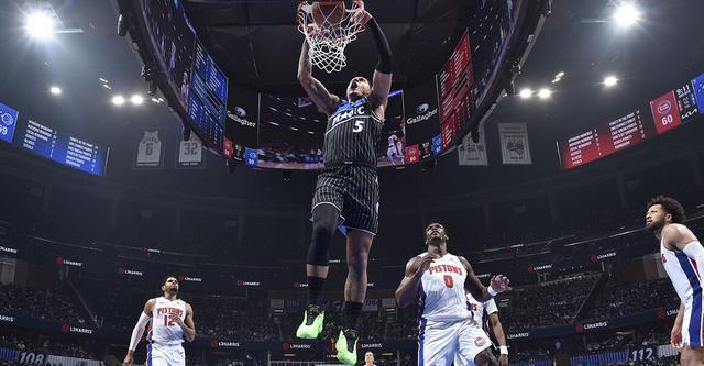 开云体育入口-班凯罗25+12+9坎宁安27+9 魔术险胜活塞2-1领先